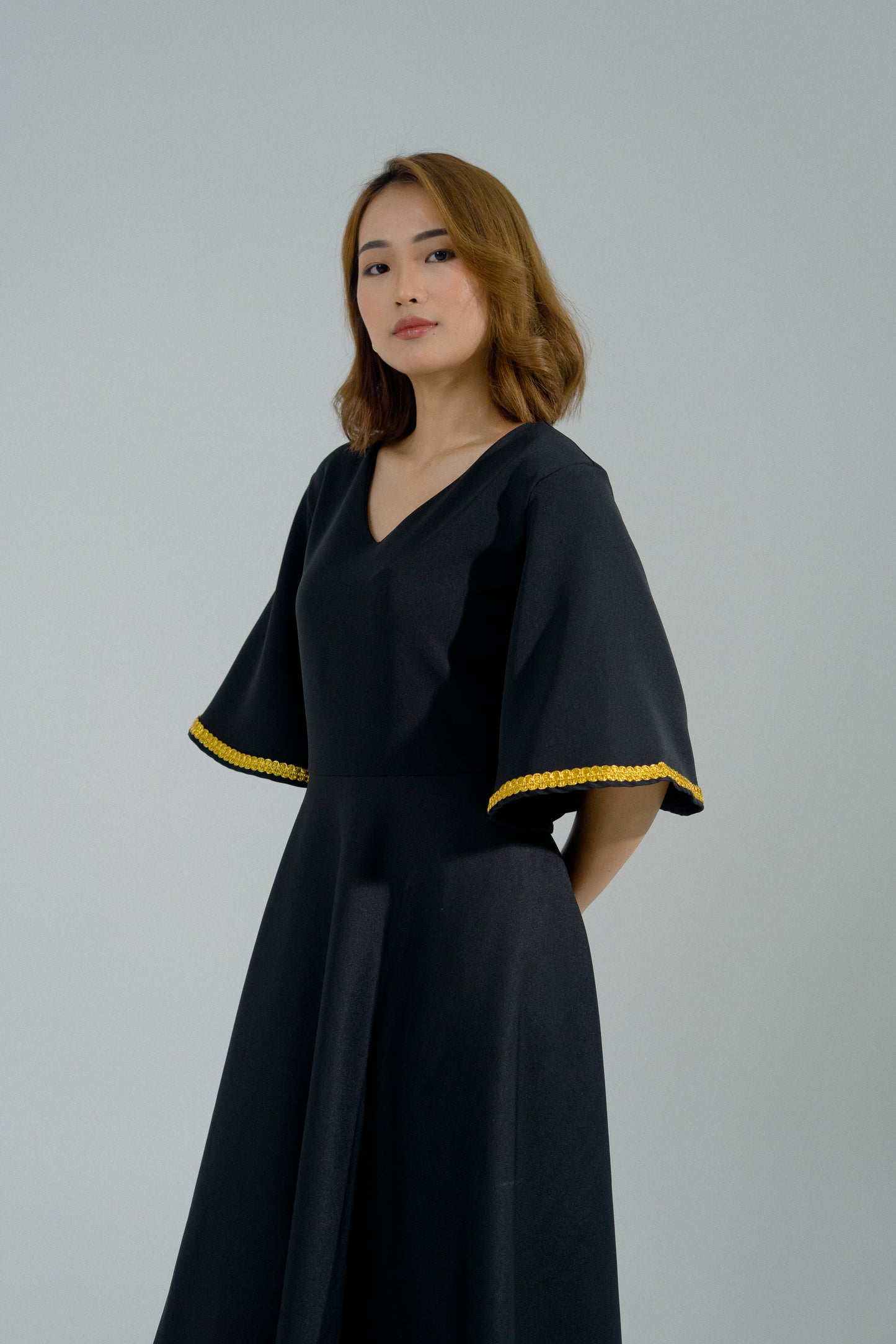 Vera Vneck midi dress