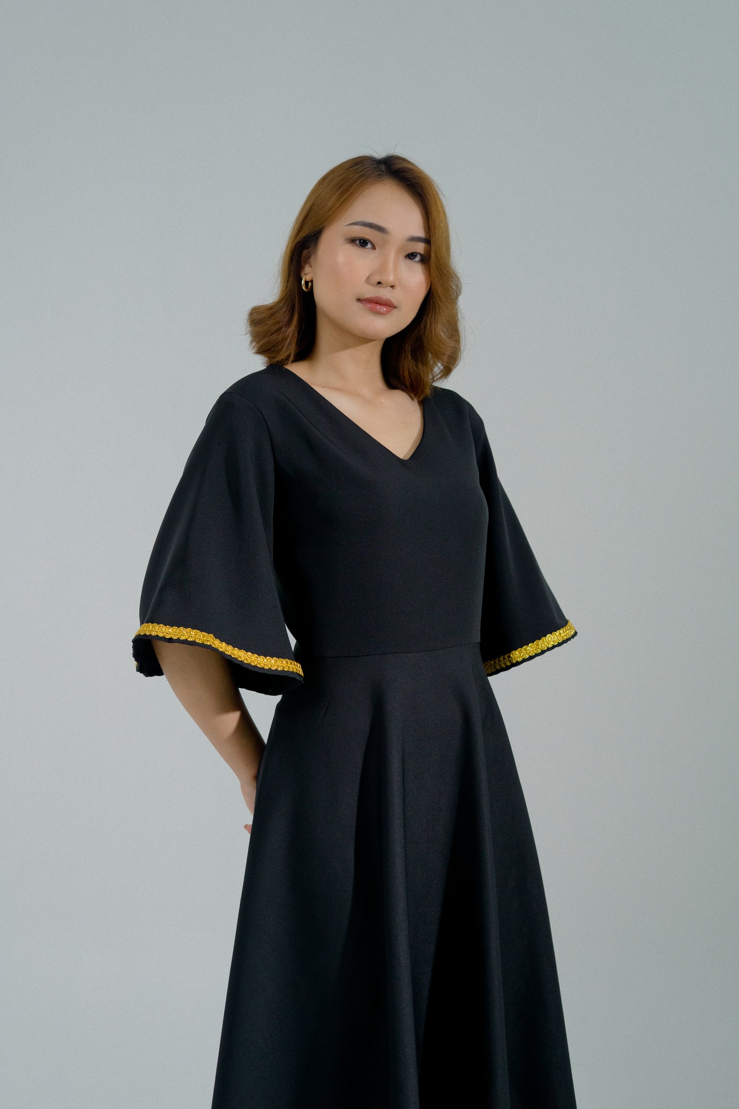 Vera Vneck midi dress
