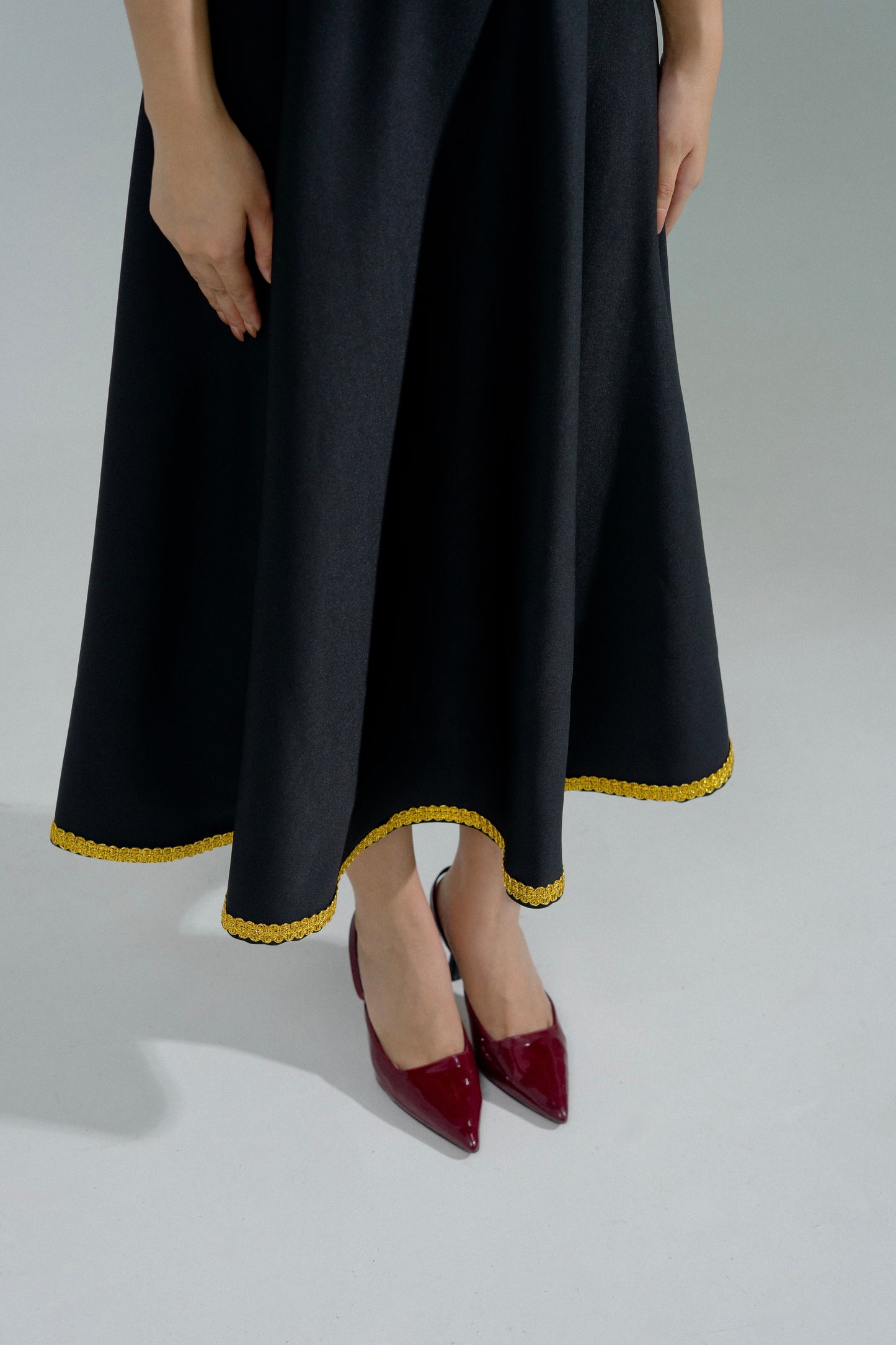 Vera Vneck midi dress