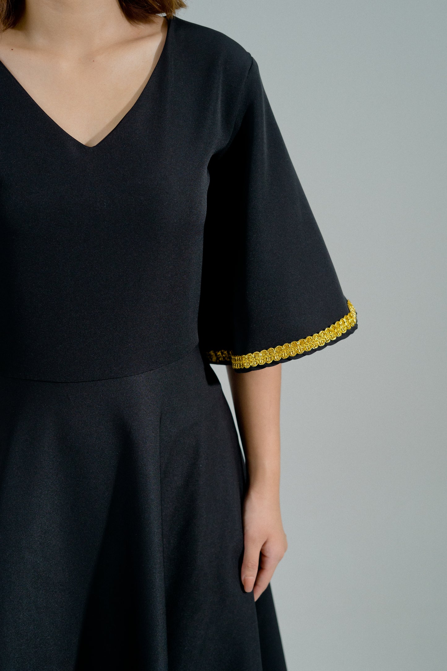 Vera Vneck midi dress