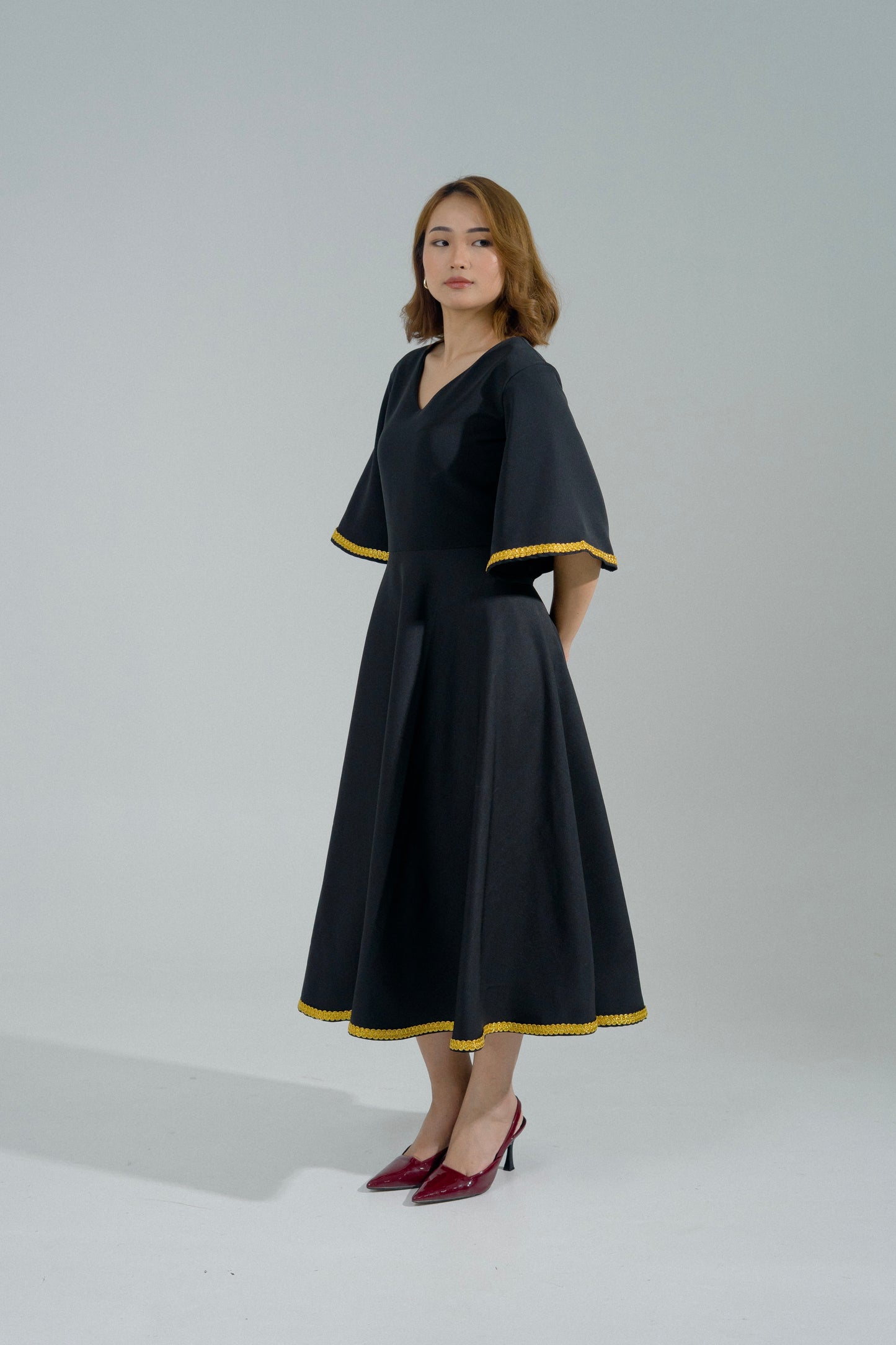 Vera Vneck midi dress