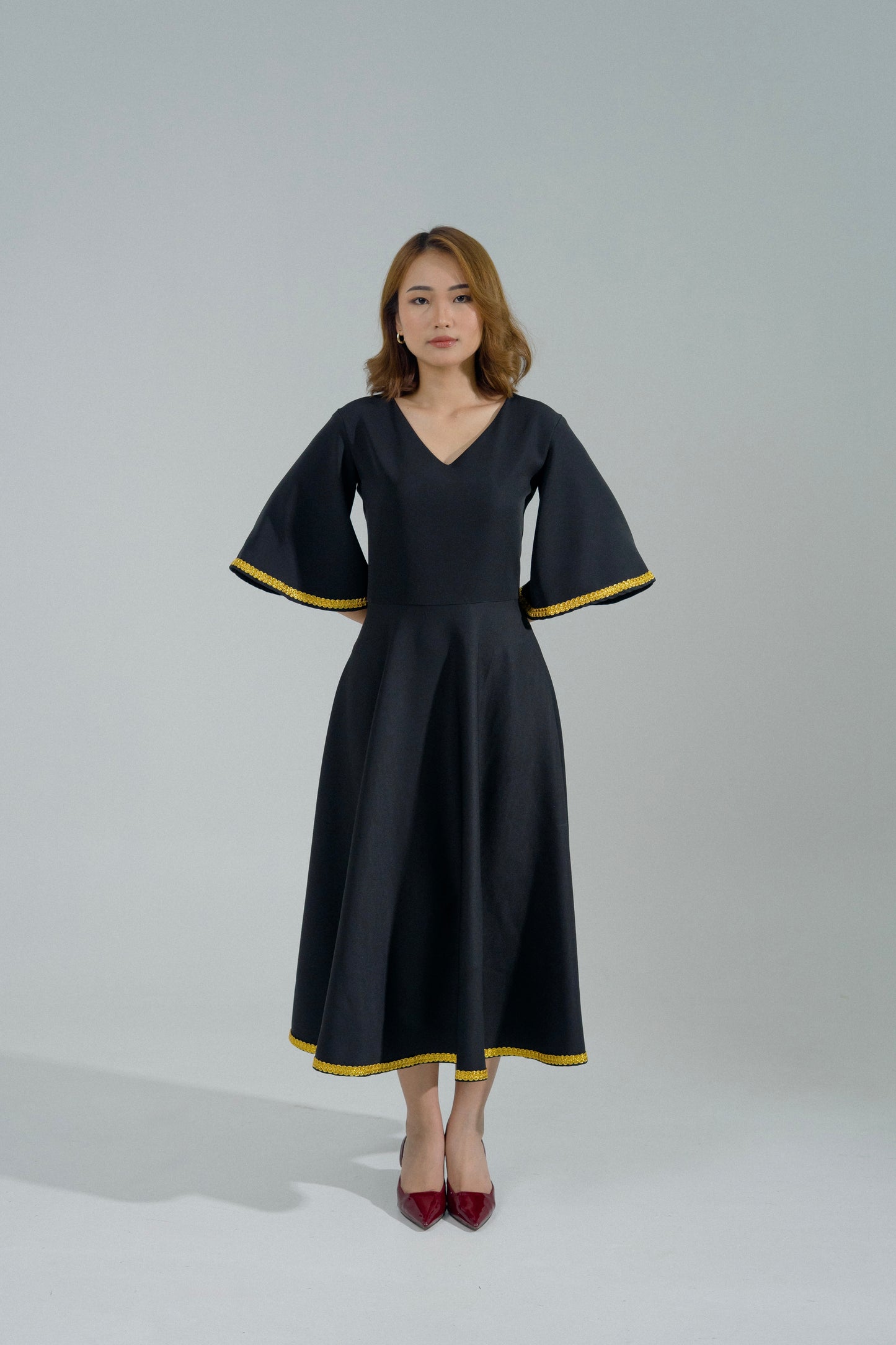 Vera Vneck midi dress