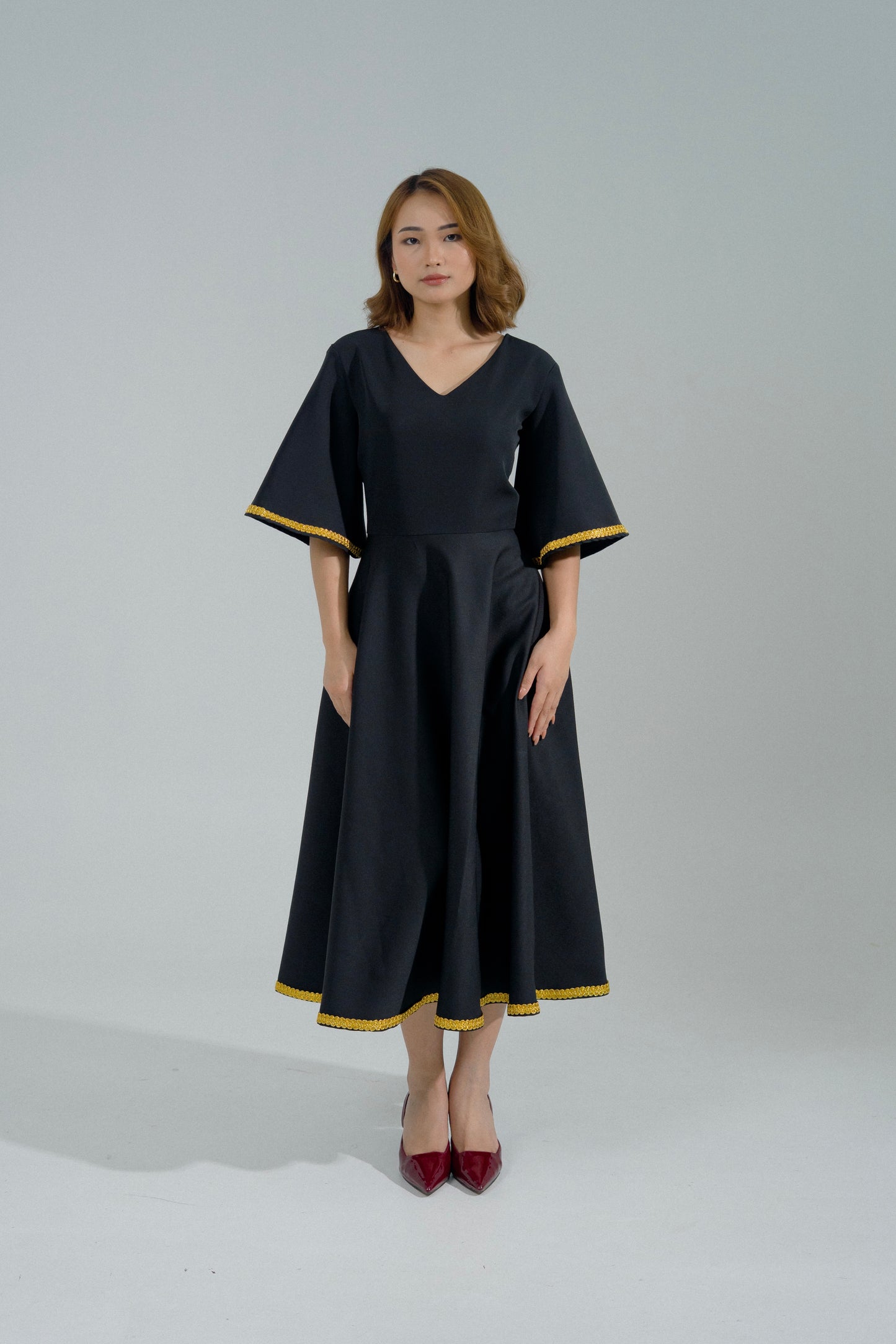 Vera Vneck midi dress