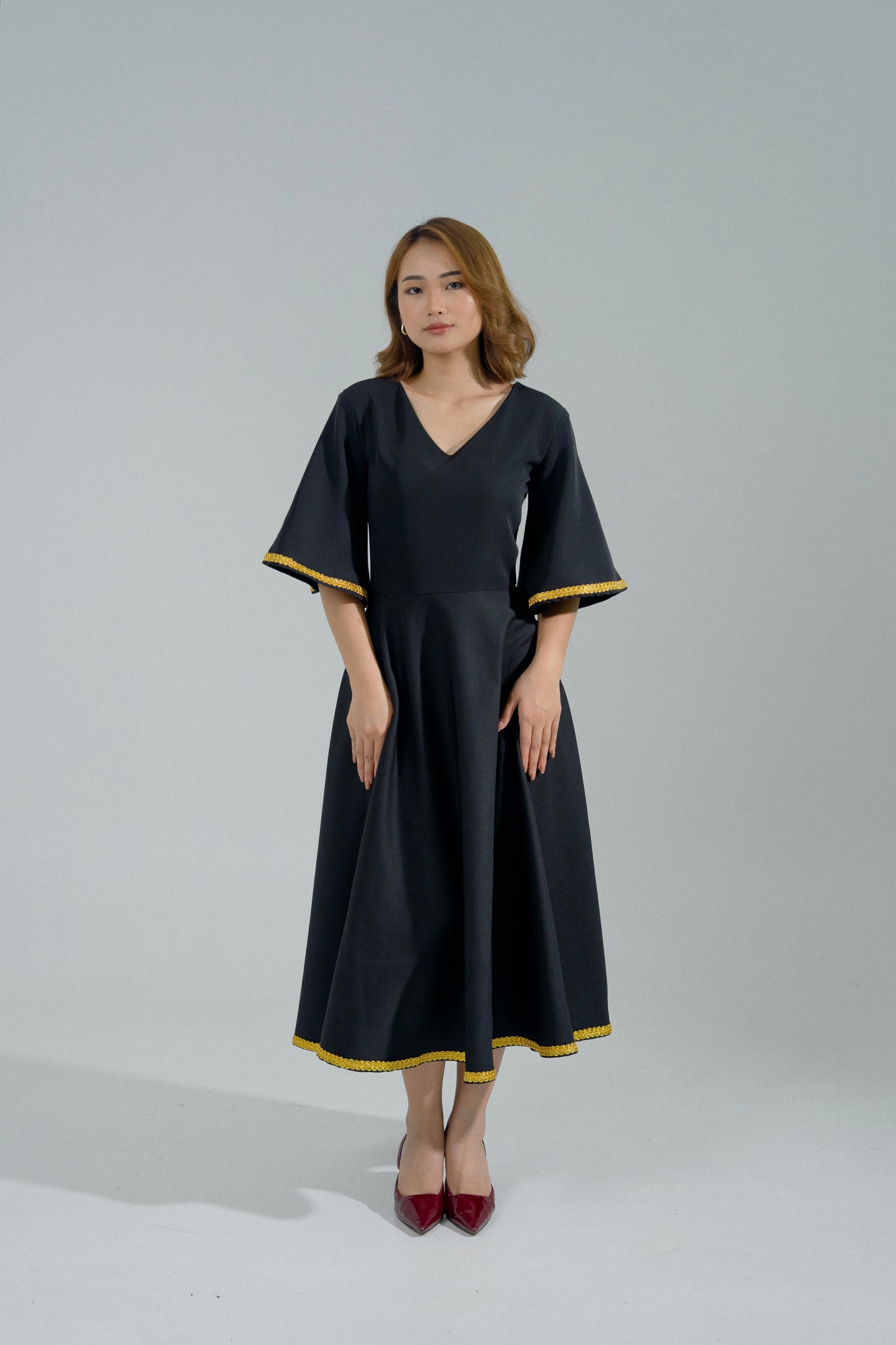 Vera Vneck midi dress