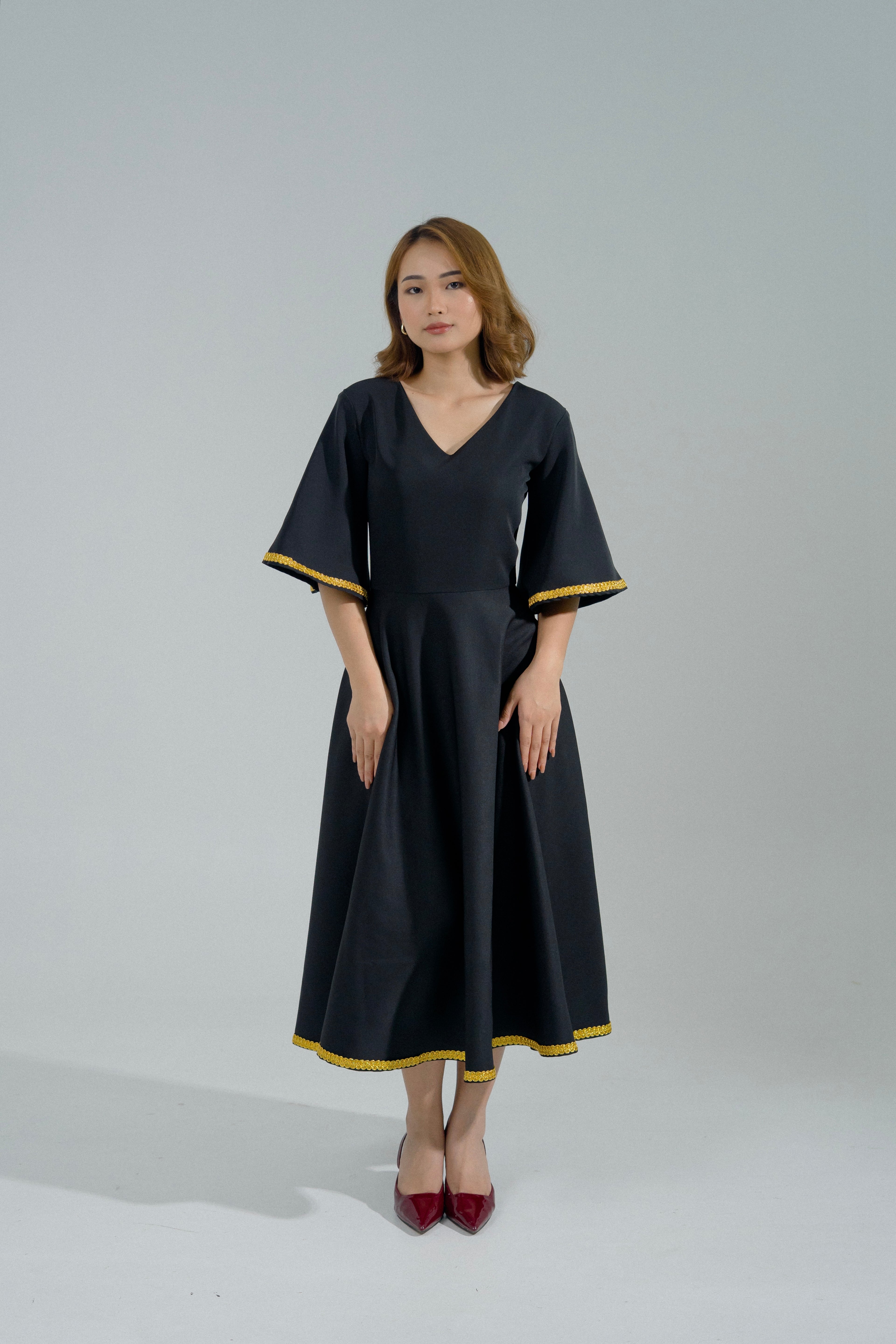 Vera Vneck midi dress