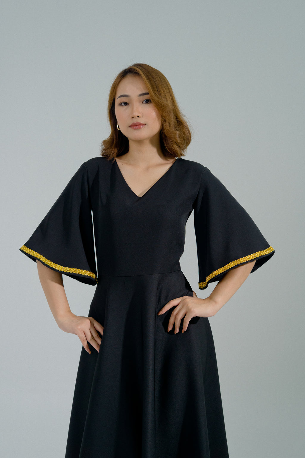 Vera Vneck midi dress