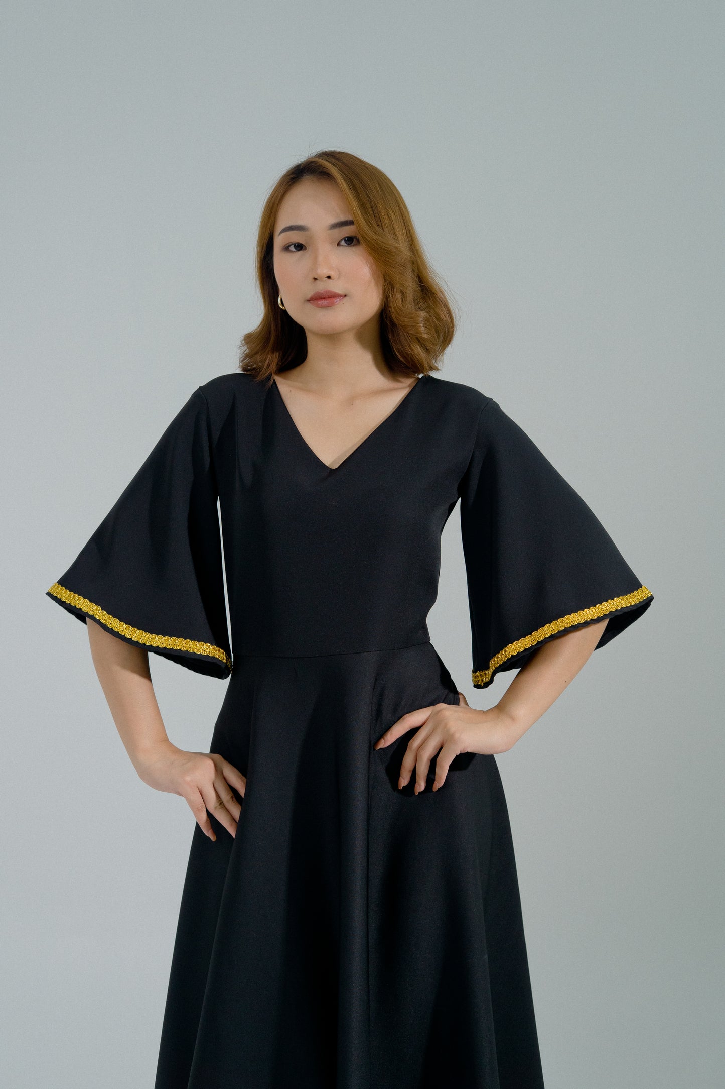 Vera Vneck midi dress