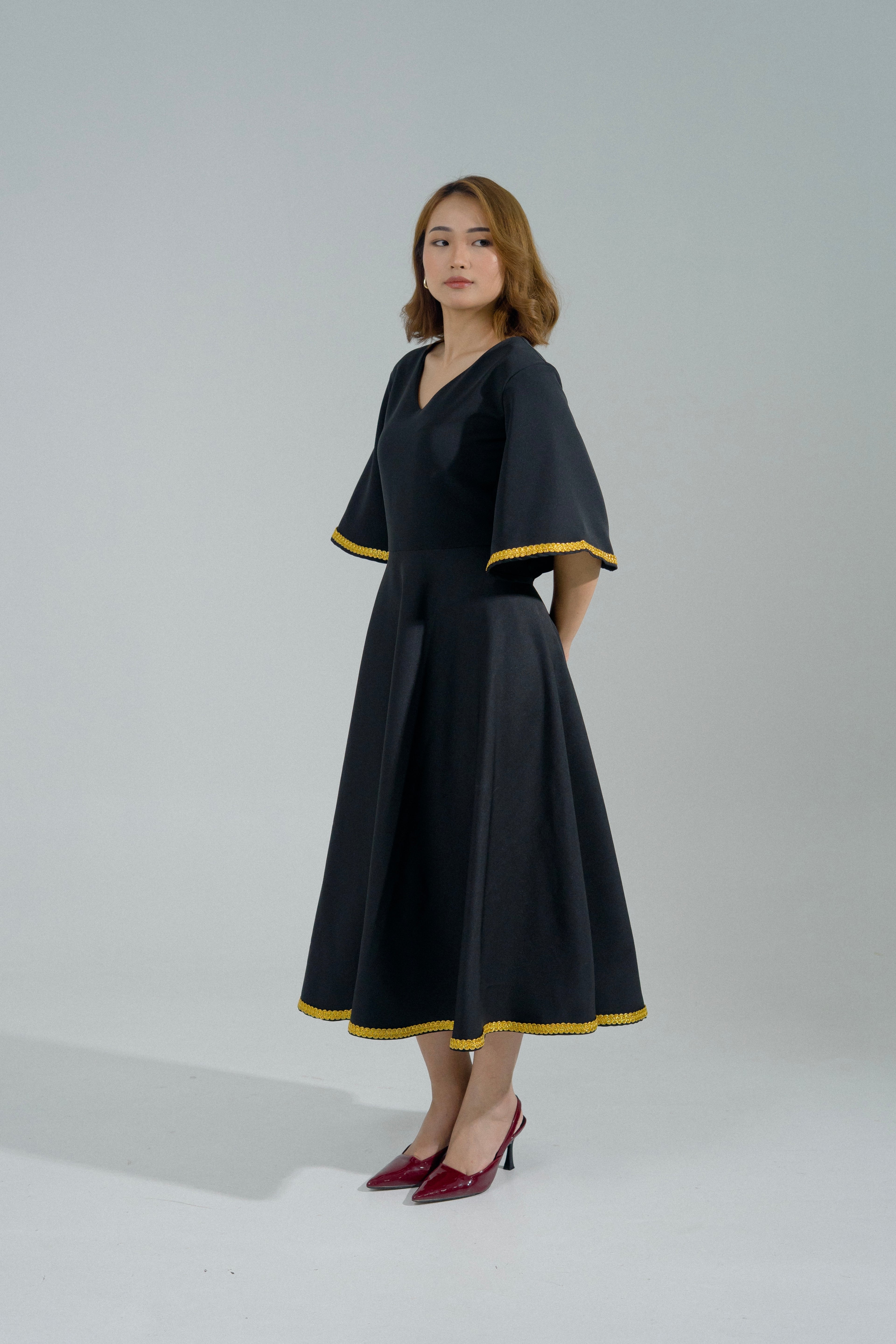 Vera Vneck midi dress