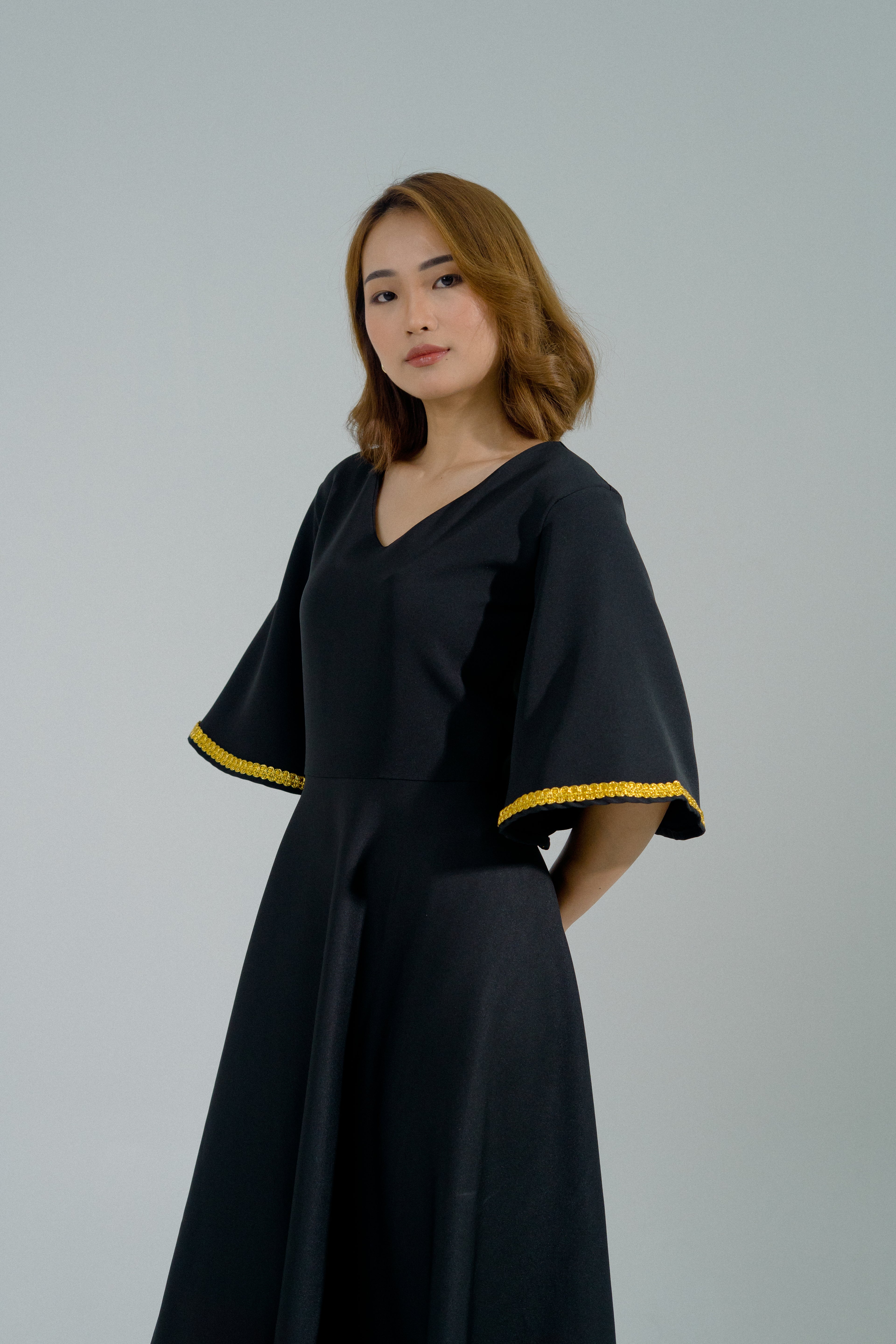 Vera Vneck midi dress