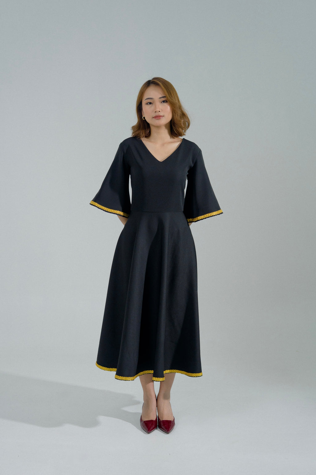 Vera Vneck midi dress