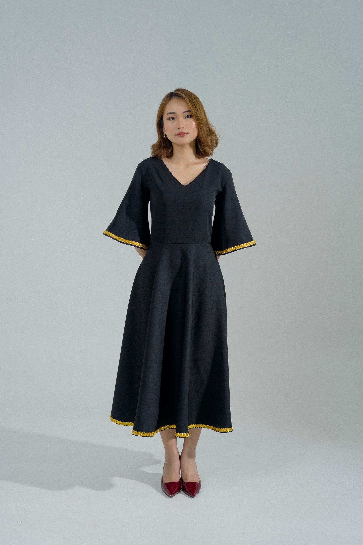 Vera Vneck midi dress